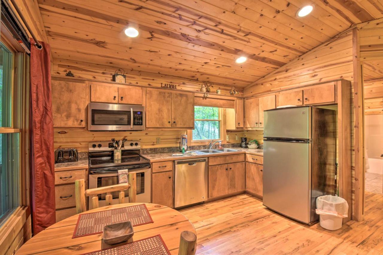 The Honeybee Cabin With Private Porch And Hot Tub Clarkesville Exterior photo